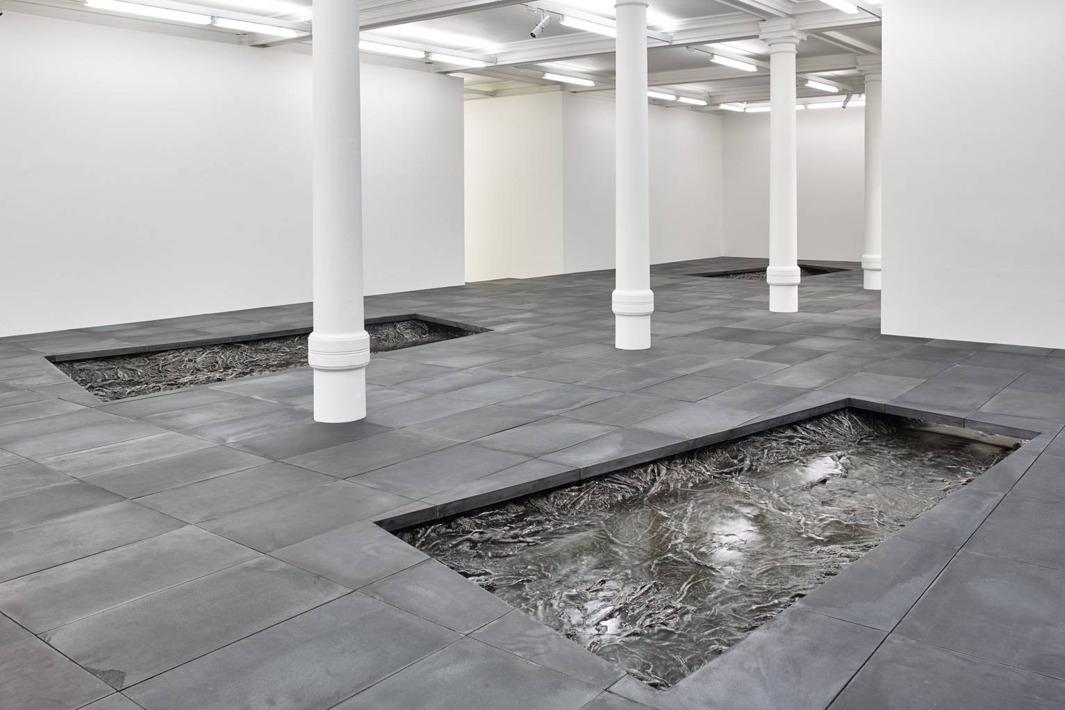 Cristina Iglesias: instalaciones monumentales y la poesía de la escultura