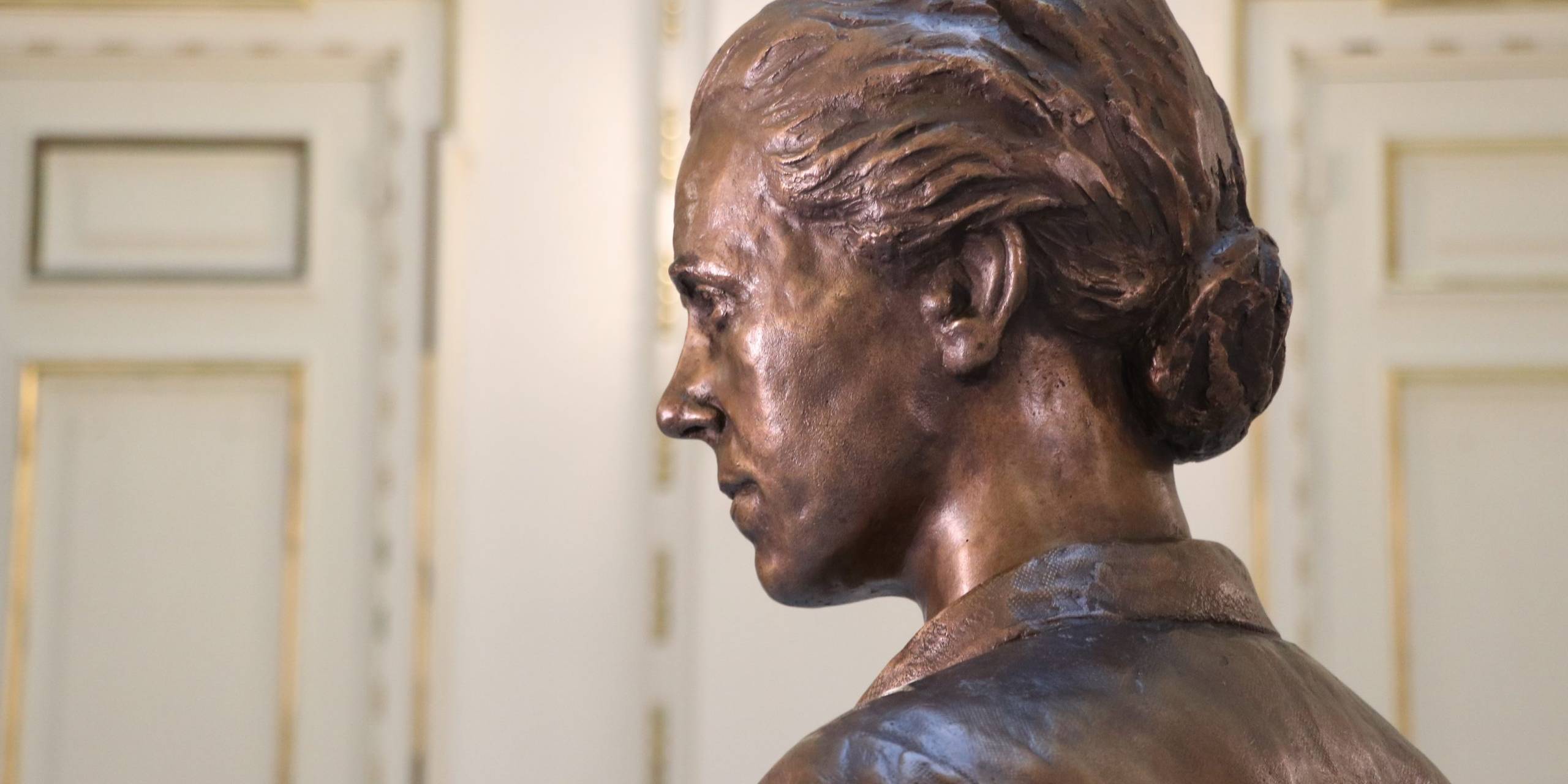 Esculturas de mujeres: figuras ic&oacute;nicas que han marcado la historia del arte