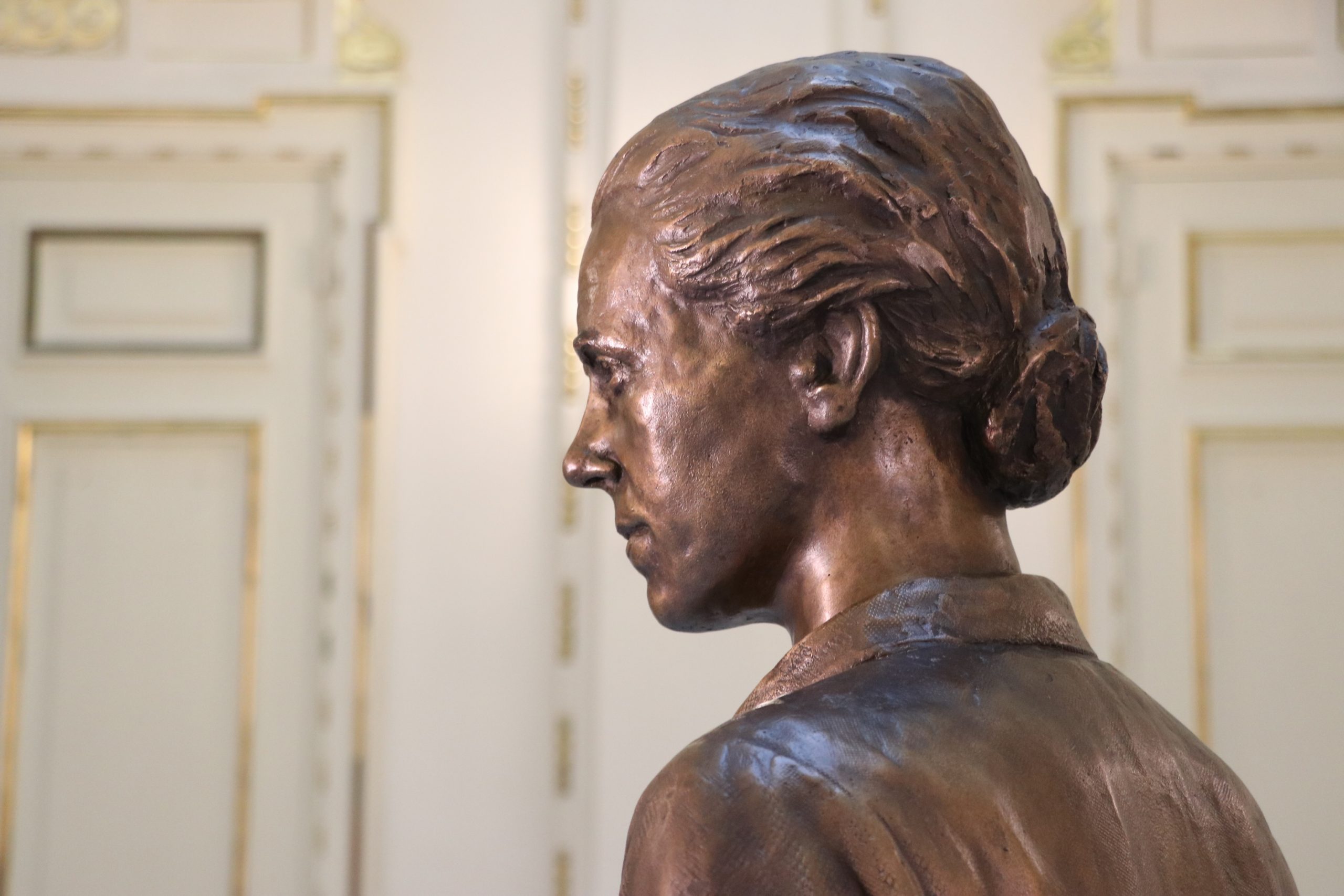 Esculturas de mujeres: figuras icónicas que han marcado la historia del arte