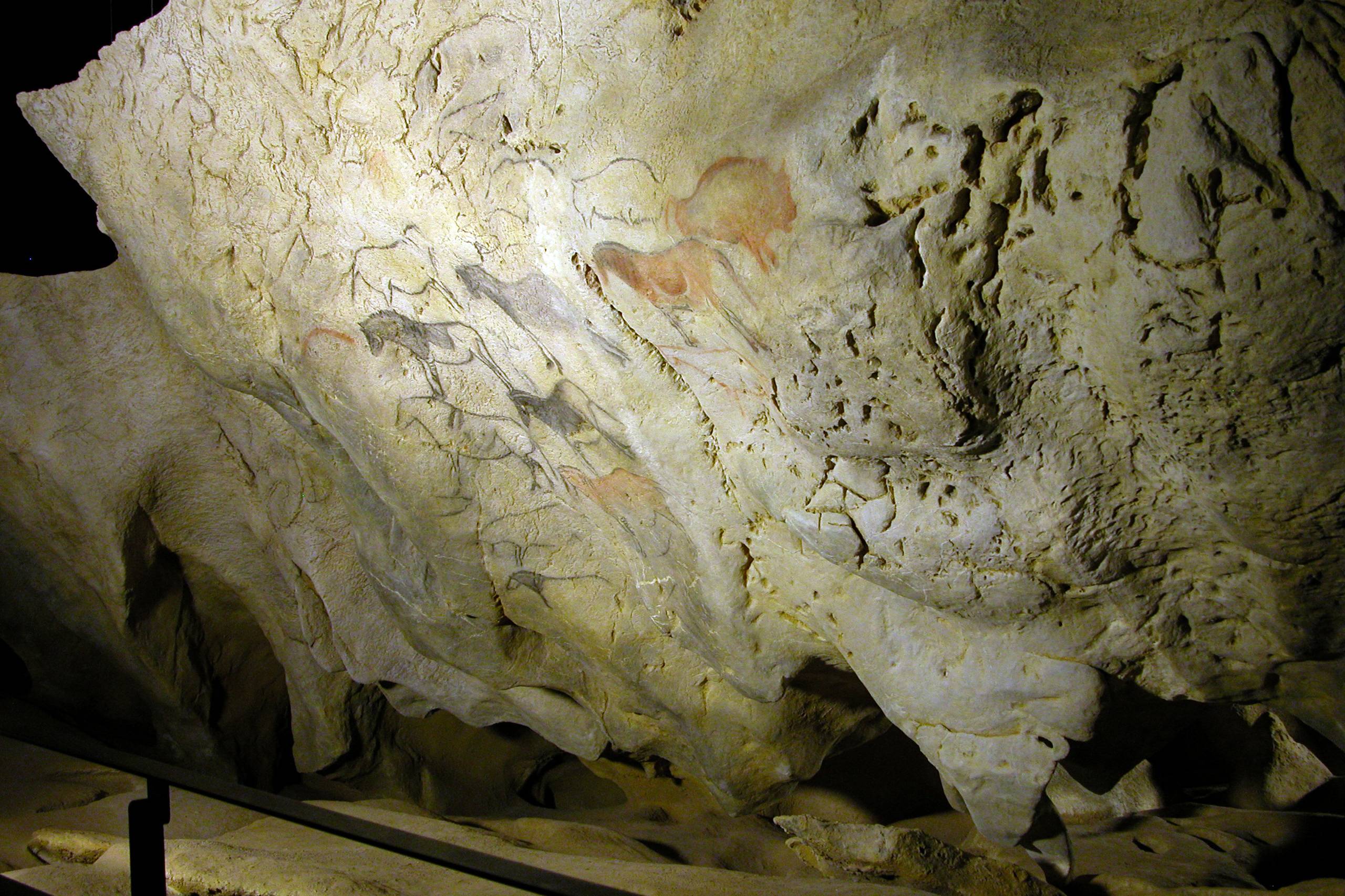 Prehistoric Sculpture: Origins, Materials, and the First Expressions of Three-Dimensional Art