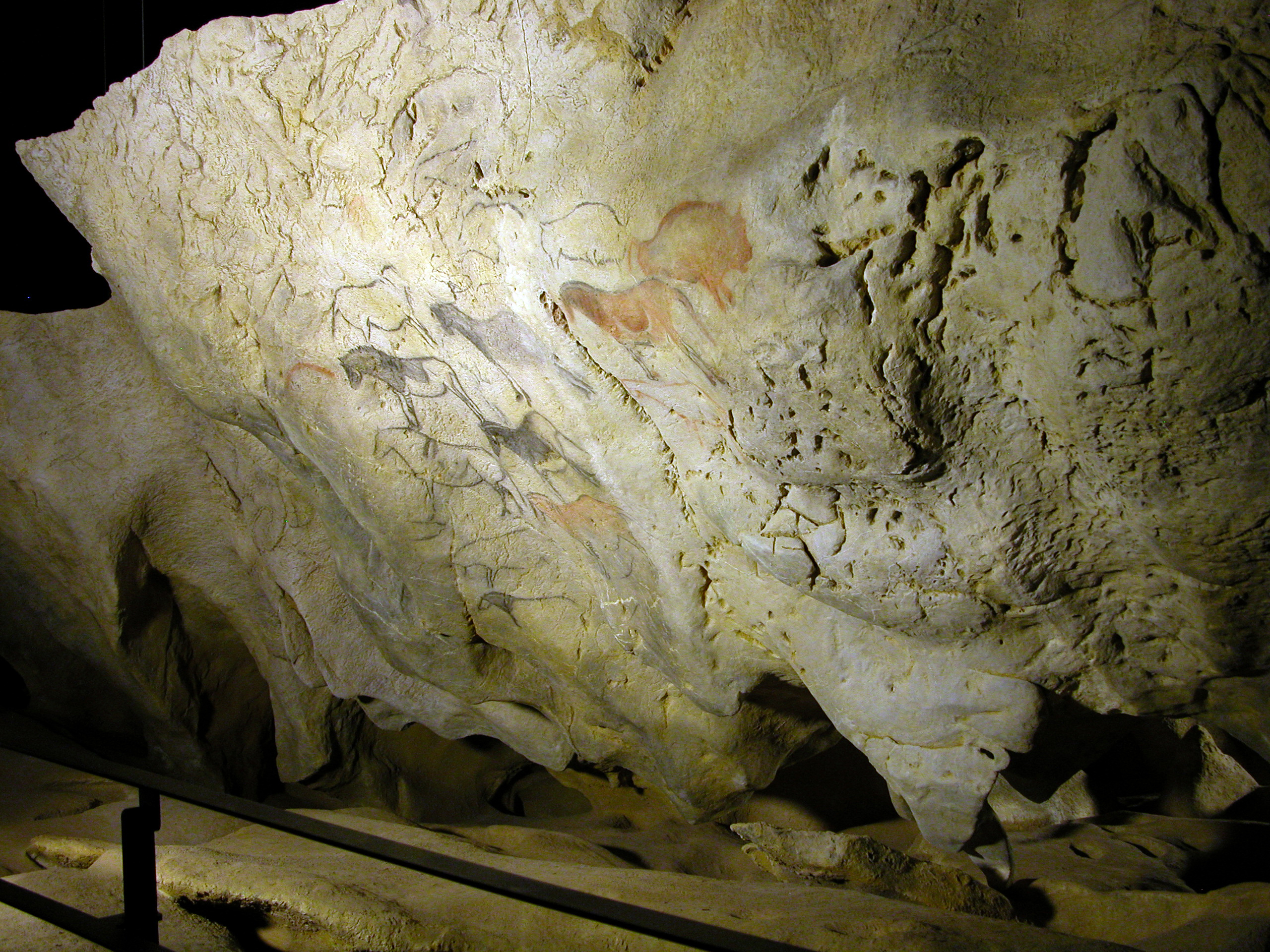 Prehistoric Sculpture: Origins, Materials, and the First Expressions of Three-Dimensional Art