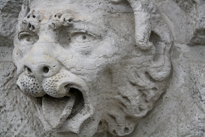 Escultura en piedra: historia, técnicas y evolución de uno de los materiales más emblemáticos del arte