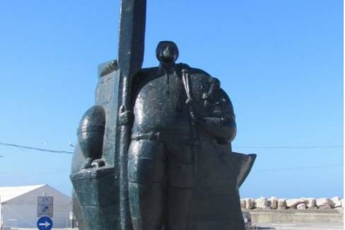 Roundabout Sculptures: Public Art, Urban Identity, and Landmark Design