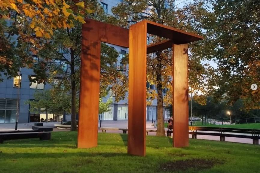Esculturas para parques: cómo el arte público transforma paisajes y espacios comunitarios