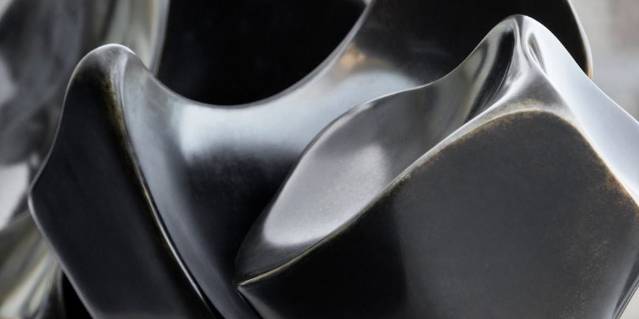 Stainless Steel Sculpture Fabrication: Process, Welding, Finishing, and Large-Scale Production