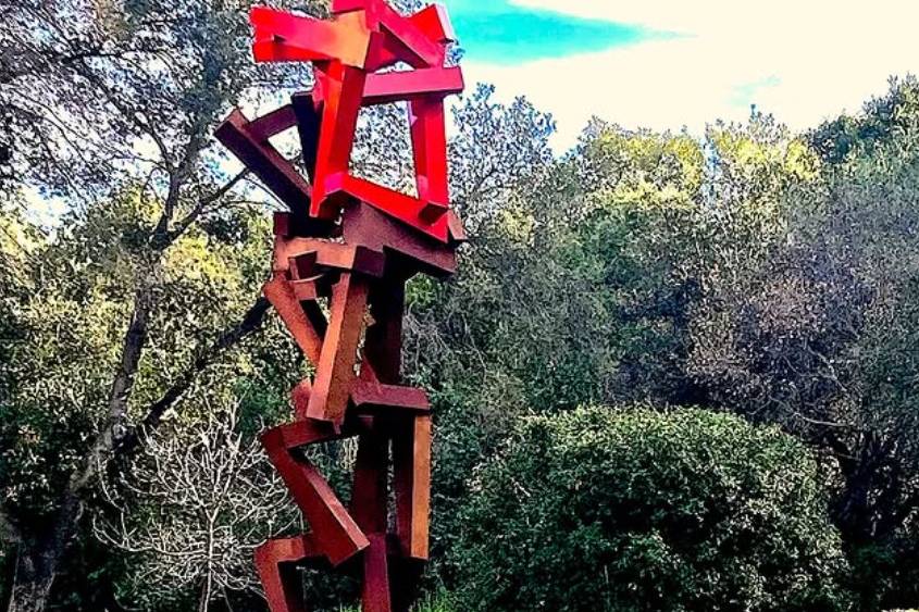 Monumental Sculpture Fabrication: Process, Engineering, and Production of Large-Scale Artworks