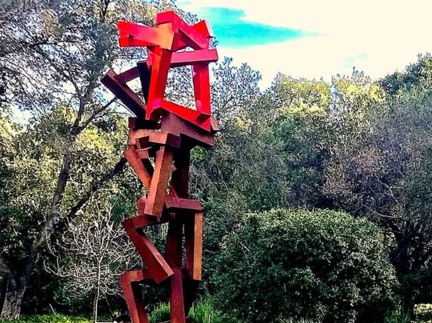 Monumental Sculpture Fabrication: Process, Engineering, and Production of Large-Scale Artworks